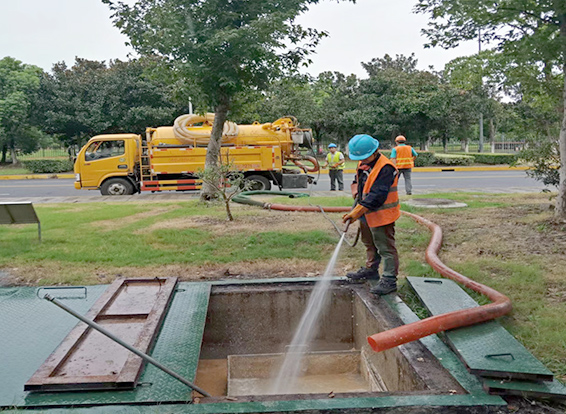 石龙化油池清理